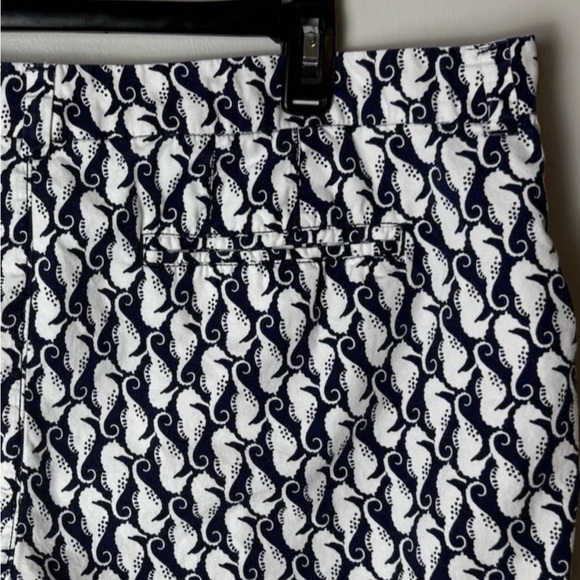 Old Navy Women’s Shorts Size 16 Seahorses Navy Blue White Cotton Pockets Casual - Picture 6 of 7